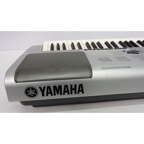 100 - YAMAHA ELECTRIC KEYBOARD PSR-E 403