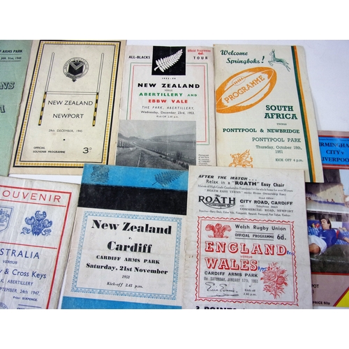 176 - VINTAGE AND OLD RUGBY PROGRAMMES INCLUDING BARBARIANS AUSTRALIA 1948, IRELAND V WALES 1951, CARDIFF ... 