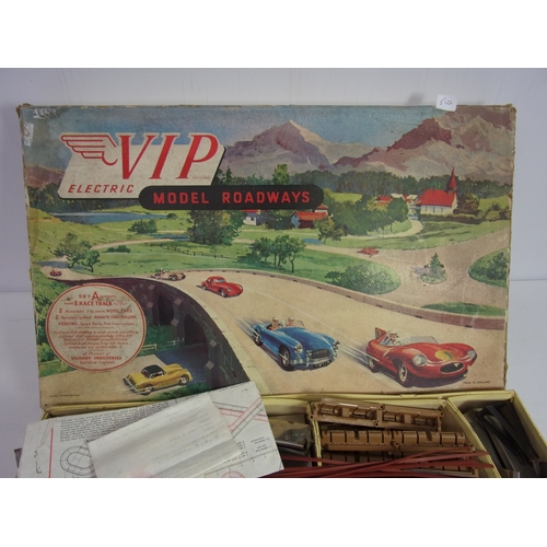 510 - VICTORY INDUSTRIES VIP ELECTRIC MODEL ROADWAY SET A CONTAINING –
A FIGURE OF 8 RACE TRACK, VINTAGE C... 