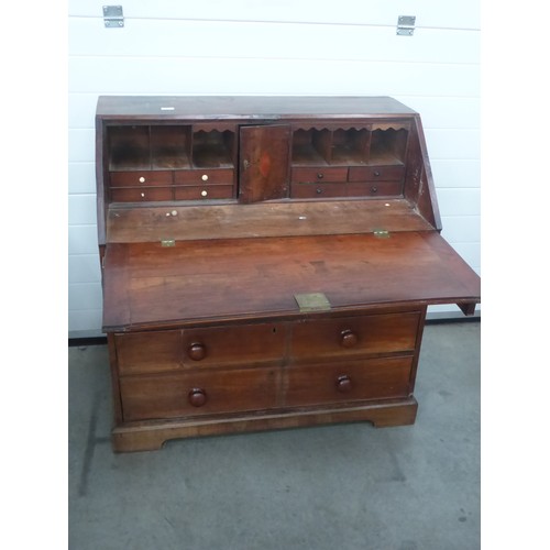 230 - GEORGIAN FALL FRONT BUREAU