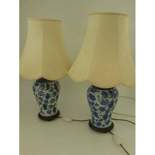 843 - PAIR OF MODERN ORIENTAL BLUE AND WHITE TABLE LAMPS