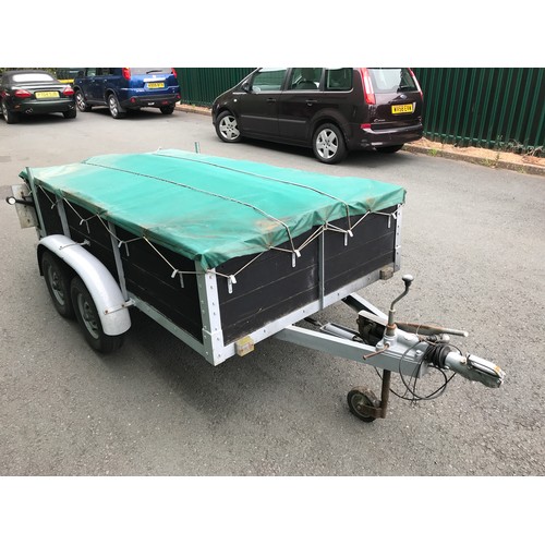 22 - TWIN AXLE TRAILER WITH TOW HITCH, LIGHTS COVER AND WOODEN SIDES BRADLEY DOUBLE LOCK MKIII,  PLATE AD... 