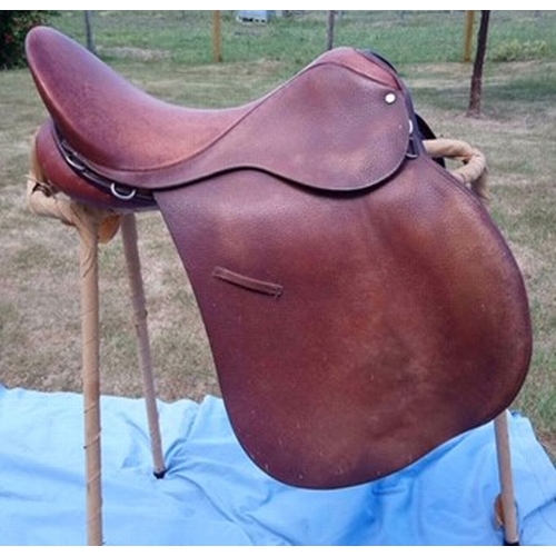 206 - EQUESTRIAN INTEREST, A GOOD CONDITION LEATHER RIDING SADDLE AN IDEAL SADDLE MARKED ON STRAPS WITH 3 ... 