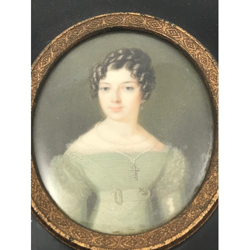 602 - SMALL PORTRAIT MINIATURE, LADY IN PERIOD COSTUME