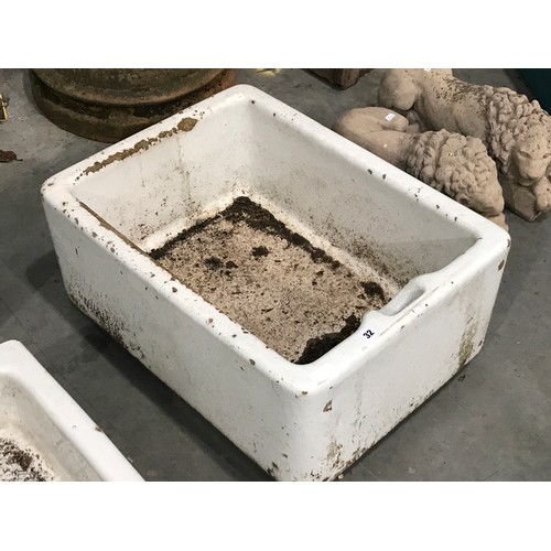 32 - BELFAST SINK, APPROX. 62 X 46 cm