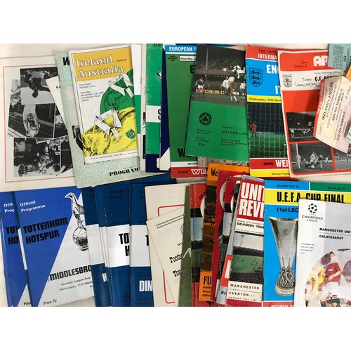 139 - FOOTBALL PROGRAMMES, MOSTLY ENGLAND & IRELAND CLUBS PLUS SELECTION OF RUGBY IRELAND ENGLAND AND UK F... 