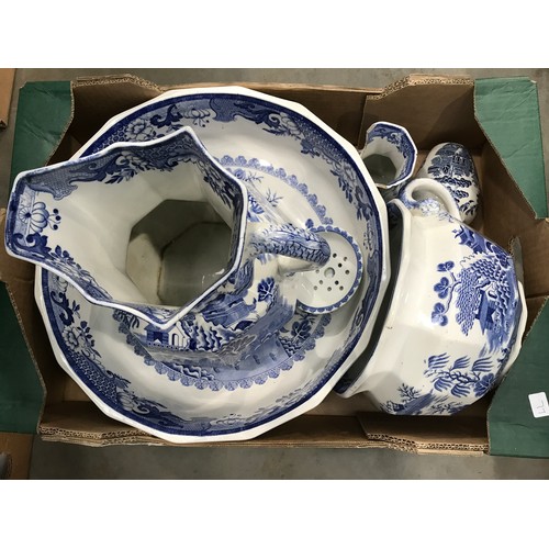 827 - LARGE BLUE AND WHITE WILLOW PATTERN 3 PIECE JUG AND BOWL SET