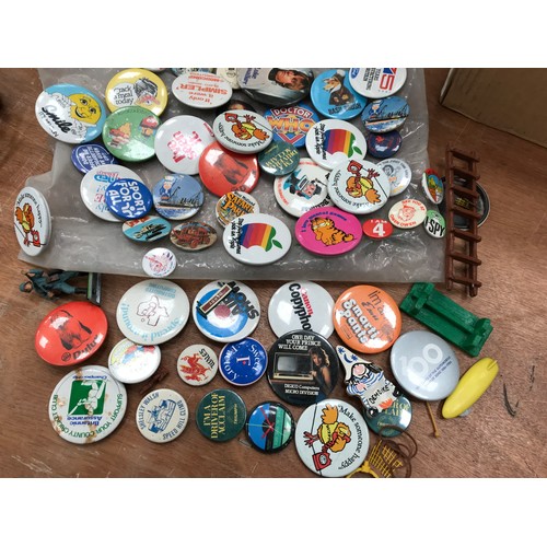 115 - QUANTITY OF PIN BADGES AND CHILDREN’S BADGES TOGETHER WITH A COUPLE OF DOCTOR WHO CARD INFORMATION P... 