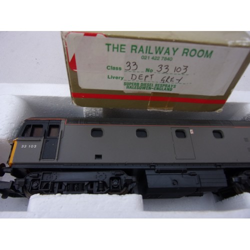 18 - MODEL RAILWAY , LIMA LIMITED EDITION CLASS 33 DIESEL LOCO, IN DEPT GREY, SPECIAL REPAINT BY THE RAIL... 