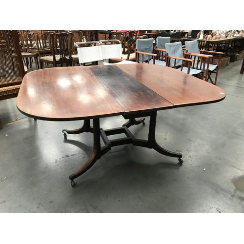 457 - GOOD QUALITY VICTORIAN MAHOGANY 4 COLUMN DROP LEAF DINING TABLE ON CASTERS, approx. 127 x 155 cm, 12... 