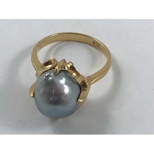 2171 - RING STAMPED 18K SET WITH A LARGE SOUTH SEA PEARL