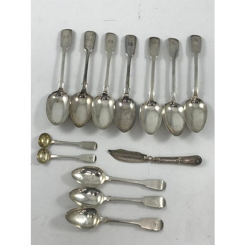 1946 - 7 MISC. SILVER TABLE SPOONS, 3 DESSERT SPOONS, 2 MUSTARD SPOONS AND A KNIFE, APPROX. 637g