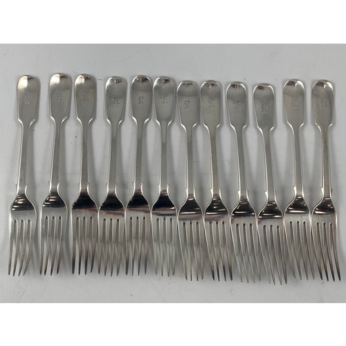 1941 - 12 FIDDLE BACK DINNER FORKS APPROX. 950g