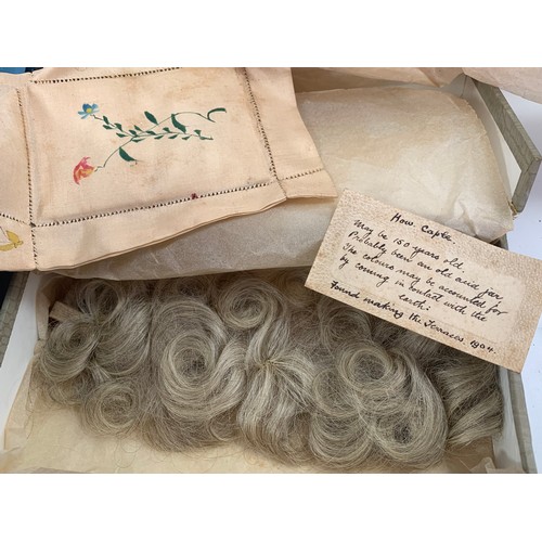 1789 - MAISON FERDINAND BOX WITH HAIRPIECE/ WIG, BOX CONTAINING MISC. LACE AND EMBROIDERY, POSSIBLY FRENCH ... 