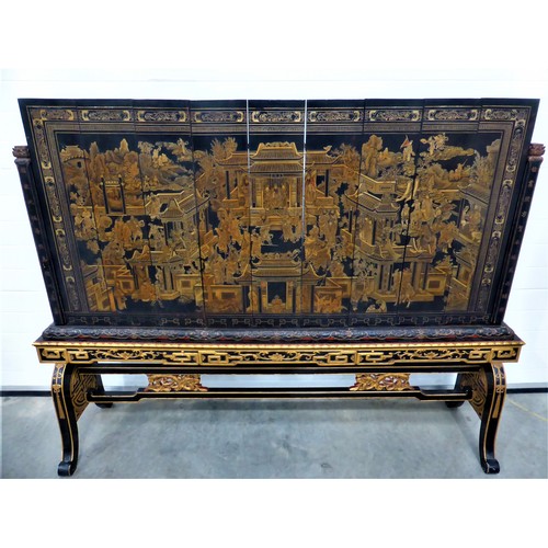 1785 - A LARGE AND IMPRESSIVE CHINESE LACQUERED SCREEN AND STAND, INTRICATE GILT DECORATION DEPICTING PAGOD... 