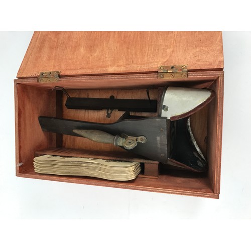 1825 - STEREOSCOPE VIEWER AND CARDS IN BOX