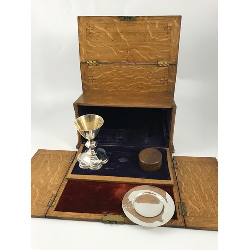 1842 - A CASED SILVER TRAVELLING COMMUNION SET WITH CHALICE AND PLATE IN AN OAK CASE. POSSIBLY USED DURING ... 