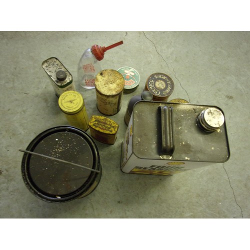 18 - COLLECTION OF ASSORTED OIL CANS TINS AND ACCESSORIES COMPRISING SHELL FOUR SEASONS 2050 WATT ROMAC T... 