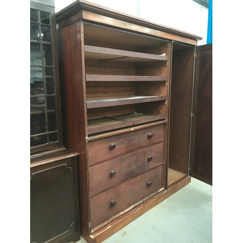 131 - VICTORIAN MAHOGANY WARDROBE