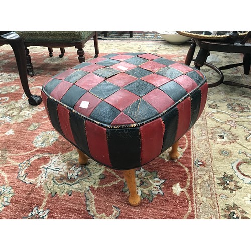 432 - 1960'S STYLE LEATHER POUFFE IN BLACK & RED