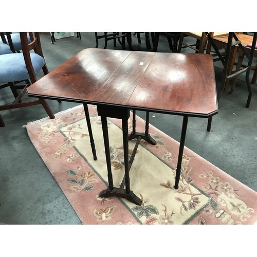 448 - VICTORIAN MAHOGANY SOUTHERLAND TABLE