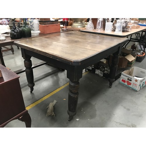 462 - OLD KEY WIND DINING TABLE & 4 CHAIRS