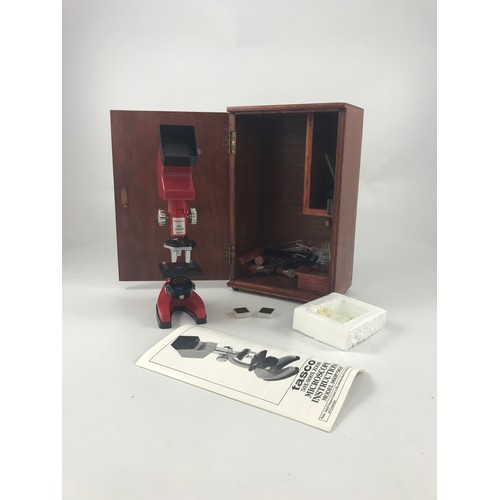 710 - A BOXED TASCO 50X900X ZOOM MICROSCOPE MODEL 960P IN CASED BOX IN GOOD CONDITION