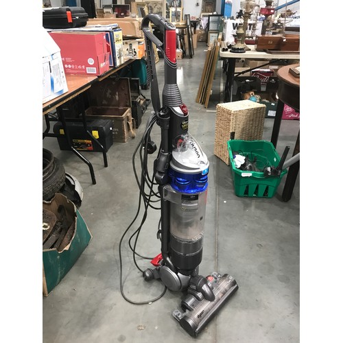 656 - DYSON SLIM VACUUM