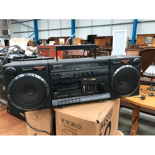 1576 - PANASONIC XBS BOOM BOX