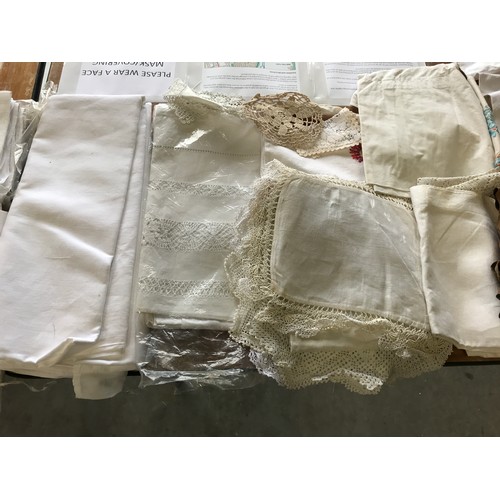 1351 - QUANTITY OF MISC LINEN AND LACE