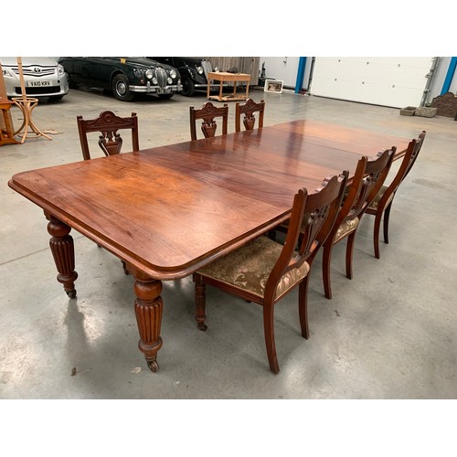 473 - IMPRESSIVE VICTORIAN MAHOGANY WIND OUT DINING TABLE ON FLUTED BALUSTER LEGS, 4 LEAVES, 2 LARGE, 2 SM... 