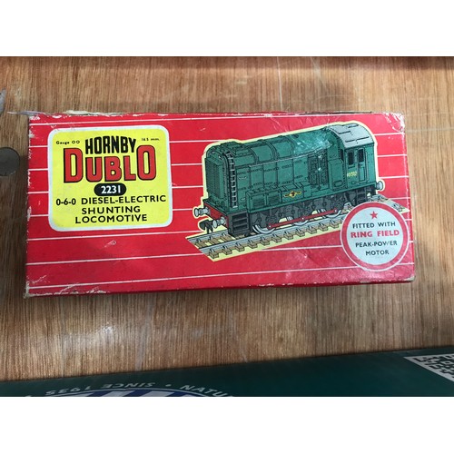 165 - HORNBY DUBLO BOXED 2231 0-6-0 DIESEL ELECTRIC SHUNTER LOCOMOTIVE IN GREEN LIVERY D3302 WITH ORIGINAL... 