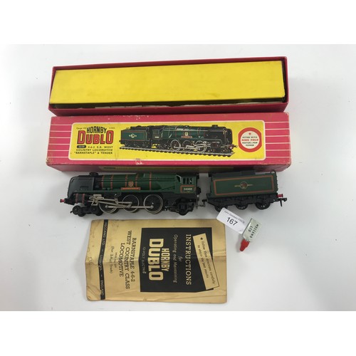 167 - HORNBY DUBLO BOXED 2235 4-6-2 S.R. WEST COUNTRY LOCOMOTIVE 34005 BARNSTABLE IN GOOD CONDITION WITH I... 