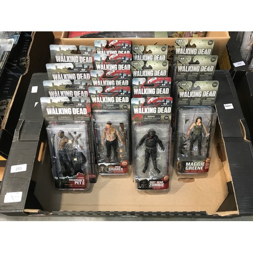 253 - 15 WALKING DEAD PLASTIC BOXED CHARACTERS FROM SERIES 3, 4 AND 5