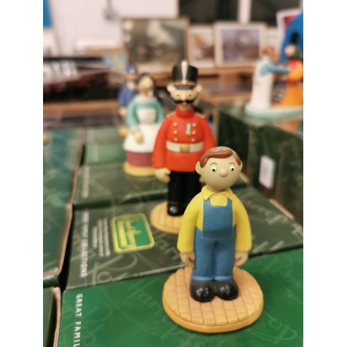 256 - CAMBERWICK GREEN COLLECTORS SET, ROBERT HARROP, COMPRISING A COLLECTION OF 16 CAMBERWICK GREEN FIGUR... 