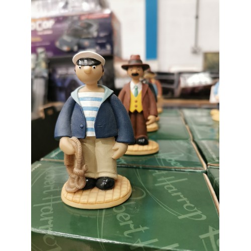 256 - CAMBERWICK GREEN COLLECTORS SET, ROBERT HARROP, COMPRISING A COLLECTION OF 16 CAMBERWICK GREEN FIGUR... 