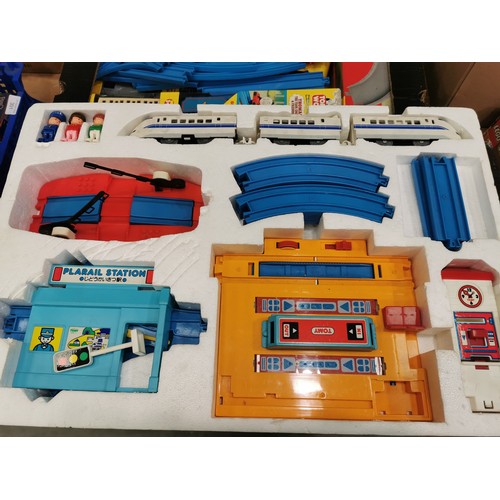 303 - TOMY TRAINS FREIGHT TRANSPORTER SYSTEM SET, A TOMY PLAY RAIL STATION