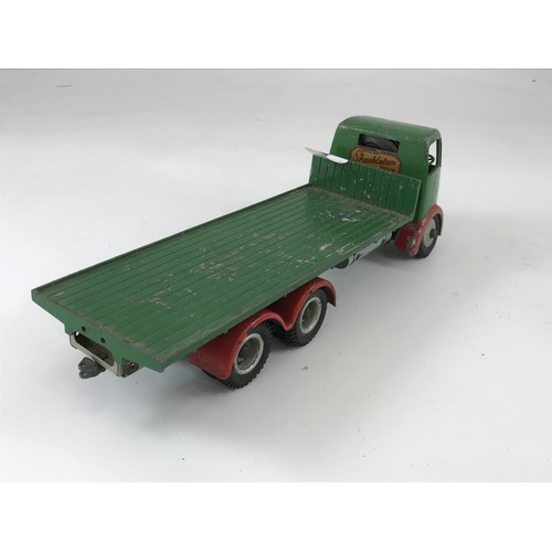 354 - SHACLKETON DIE CAST LORRY , 6 WHEEL FLATBED, GREEN CAB AND BACK, RED WHEEL FLAPS AND GREY CHASSIS. C... 