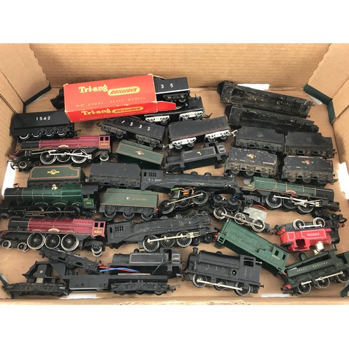 143 - COLLECTION OF TRIANG SPARES OR REPAIRS MODEL RAILWAY LOCOMOTIVES INCLUDING LARGE NUMBER OF PRINCESS ... 