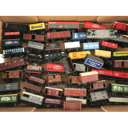 142 - COLLECTION OF 40 MODEL RAILWAY WAGGONS U/B