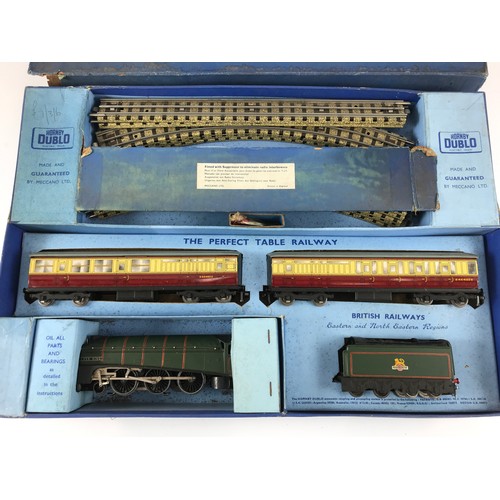 156 - HORNBY DUBLO EDP11 PASSENGER TRAIN SET WITH LOCOMOTIVE SILVER KING A4  B.R. (E.R) LOCOMOTIVE 2 COACH... 