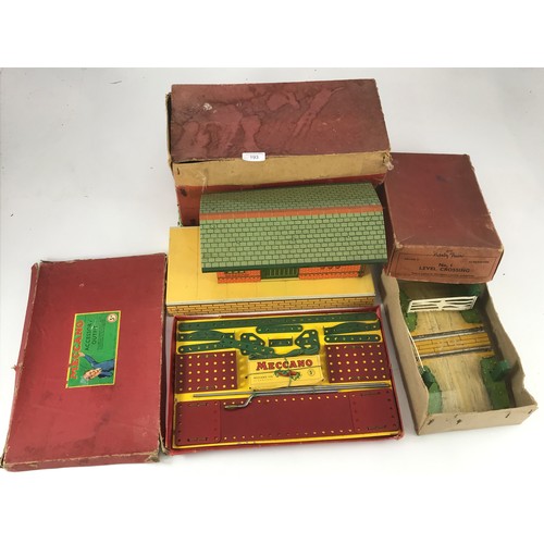 193 - HORNBY 0 GUAGE BOXED TIN PLATE GOODS SHED WITH SOLID SIDES AND NON OPENING DOORS PLUS NUMBER 1 LEVEL... 