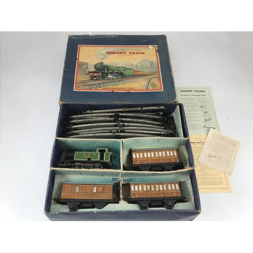 194 - HORNBY O GAUGE BOXED HORNBY NUMBER 101 TANK PASSENGER SET WITH LOCOMOTIVE LNER 460, 3 TEAK COACHES P... 