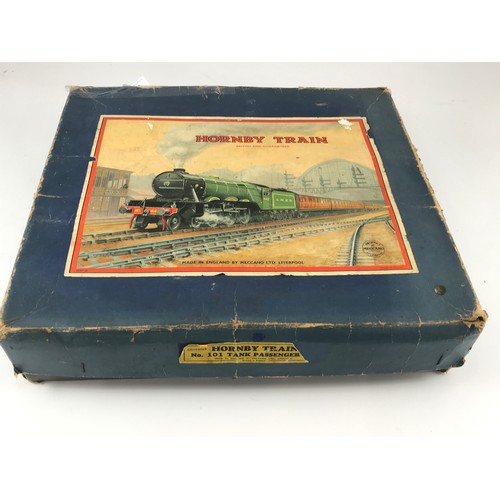 194 - HORNBY O GAUGE BOXED HORNBY NUMBER 101 TANK PASSENGER SET WITH LOCOMOTIVE LNER 460, 3 TEAK COACHES P... 