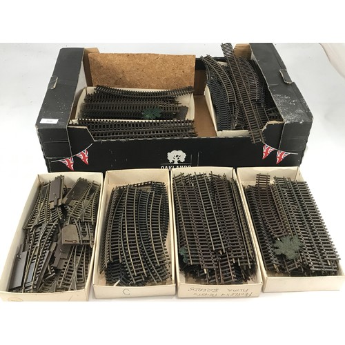 168 - LARGE TRAY OF GOOD SELECTION OF HORNBY DUBLO 2 RAIL TRACK PLUS OTHER TRACK INCLUDING POINTS, STRAIGH... 