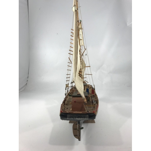 1050 - MODEL BOAT