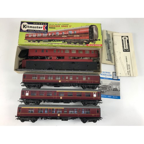 121 - 3, TRIANG MAROON MARK 1 COACHES PLUS A KITMASTER UNBUILT BOXED COACH AND 6 HORNBY UNBOXED BLOOD AND ... 