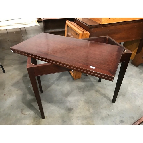 163 - GORDON RUSSELL LTD. OF BROADWAY, MAHOGANY FOLD OVER CARD TABLE WITH BAIZE PLAYING SERVICE, MARKED WI... 