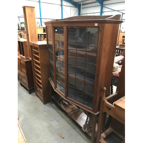 215 - AN ARTS AND CRAFTS STYLE OAK DISPLAY CABINET