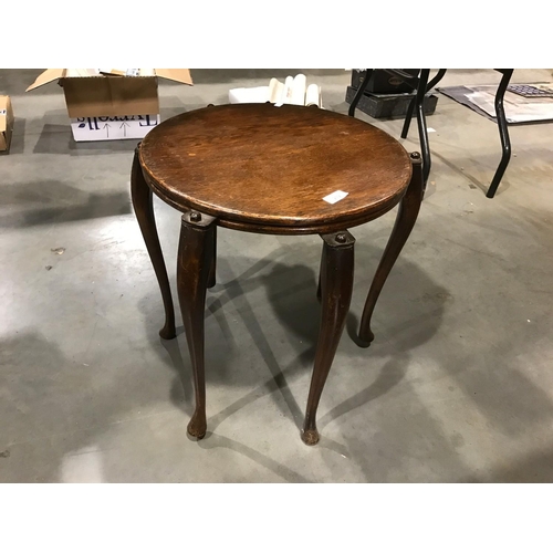 292 - PAIR OF OAK ROUND TOP OCCASIONAL TABLES WITH CABRIOLE LEGS